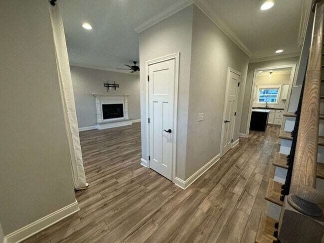 Building Photo - Knoxville 37920 - **COMING AVAILABLE August 1st** Beautiful single family home located in South K...