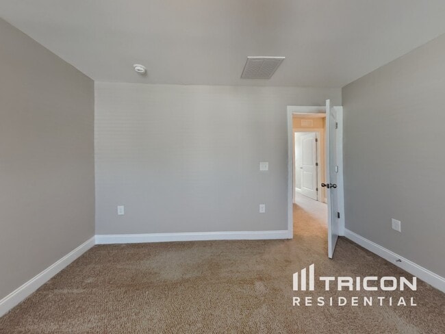 Building Photo - 508 Lakemont Dr