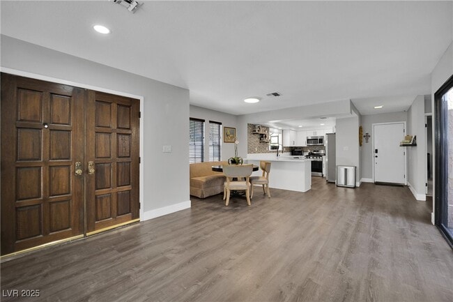 Building Photo - 3959 Salisbury Pl