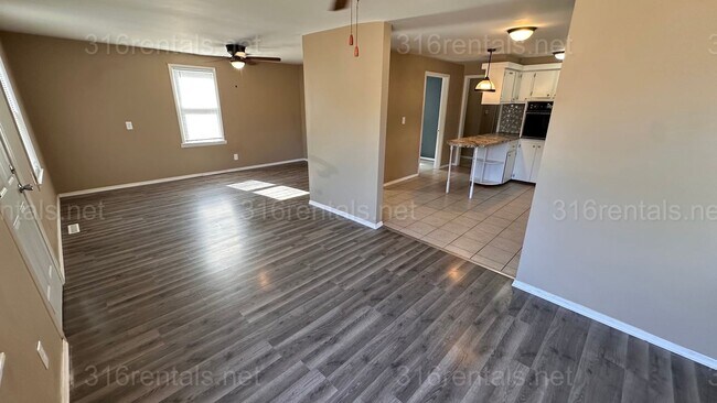 Building Photo - $1250 - 3 bed 1 bath - Single Family Home