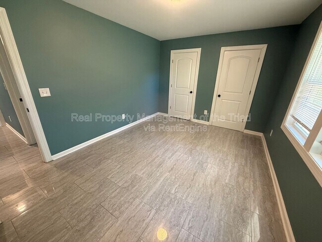 Building Photo - 600 Tipperary Dr