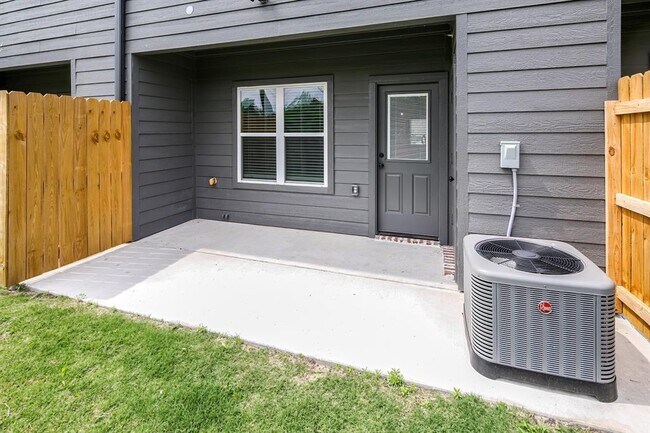 Building Photo - 1451 Associates Ave