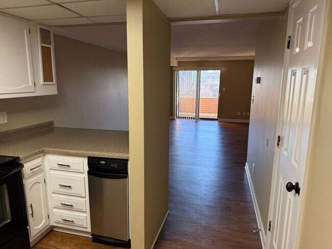 Building Photo - ** Holiday Special ** No rent until January 1st, 2026 plus $100 CASH bonus - Exp. 12/31/25