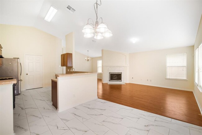 Building Photo - 315 Brushy Glen Dr