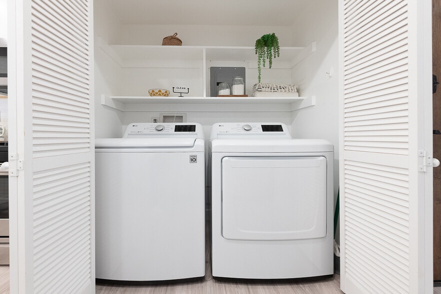 Washer and Dryer in Closet - 839 Larrabee St
