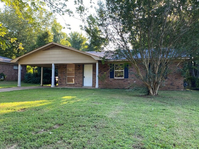 Building Photo - 5630 Crestwood Dr