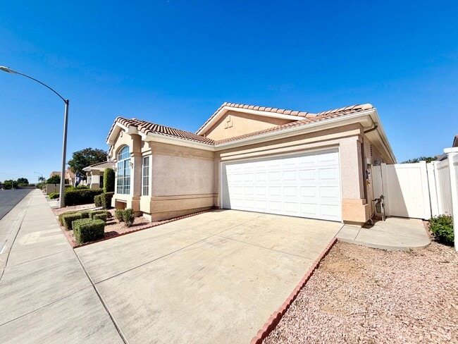 Building Photo - Beautiful 55+ Community 2 Bedroom + Den Home with INCLUDED Solar & Premium Amenities
