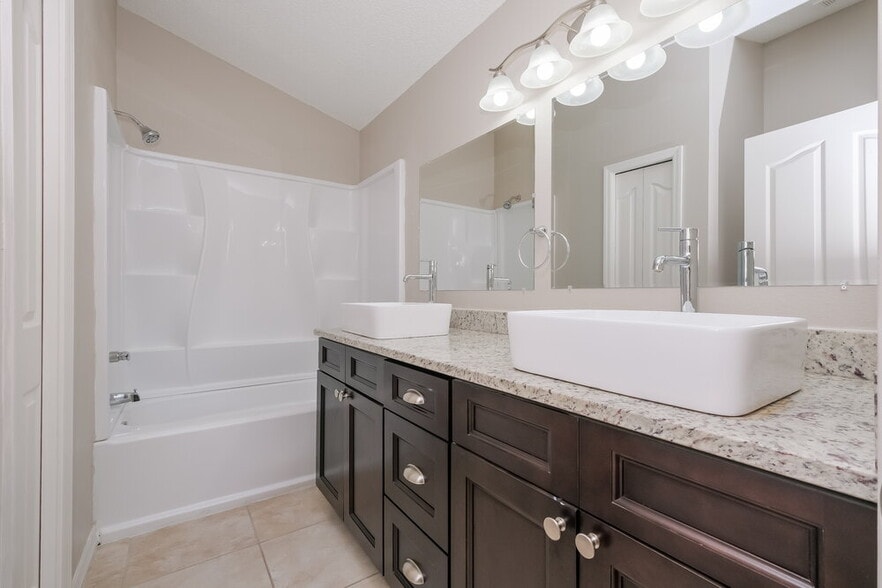 Building Photo - 5616 Brookdale Way
