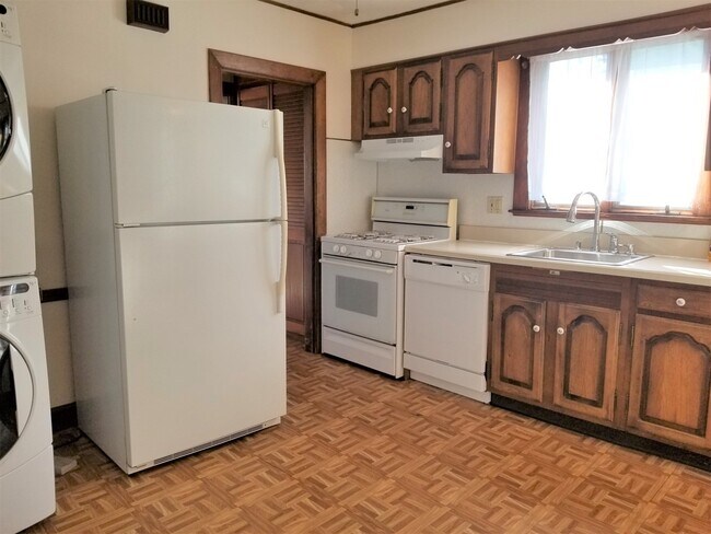 Building Photo - 20 School St