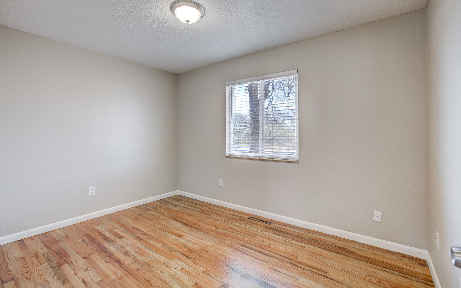 Building Photo - 3-Bedroom Home with Garage and Fenced Yard...