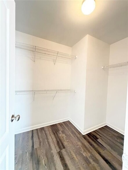 Building Photo - 3712 Brockenhurst Dr