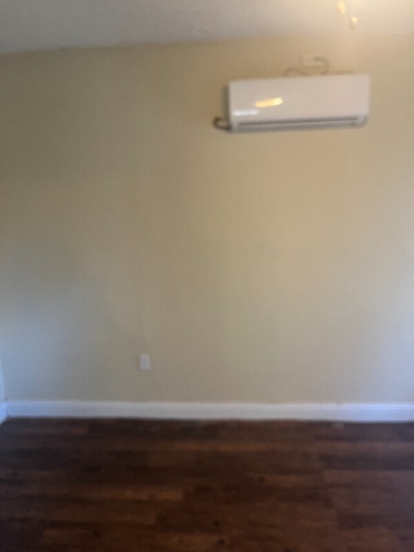 Building Photo - 215 Vandergriff St