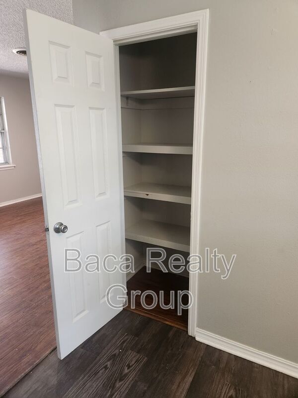 Building Photo - 500 Clearview Dr