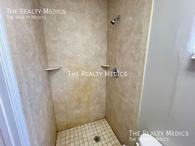 Building Photo - AMAZING 3 Bedroom 2 Bathroom Home In Orlando!
