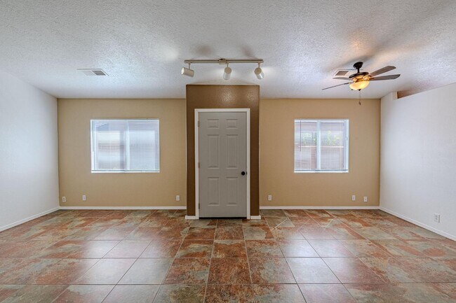 Building Photo - 4720 Shepherd Ct NE