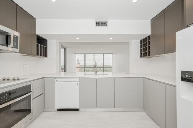 Primary Photo - 5001 Woodway Dr