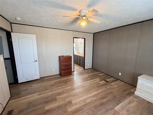 Building Photo - 17310 State Hwy 95