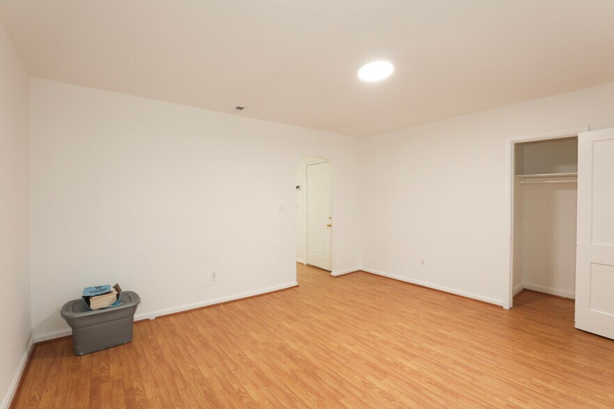 Building Photo - 1305 Orren St NE