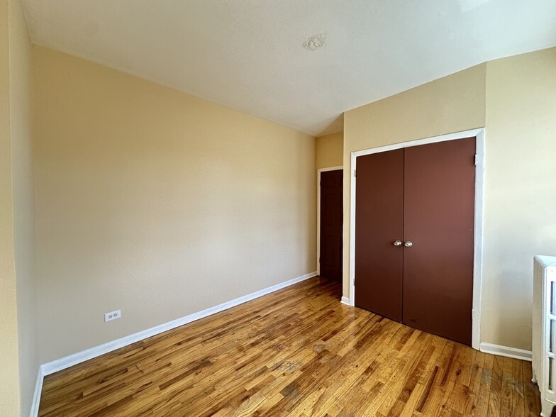 Building Photo - 4035 W Gladys Ave