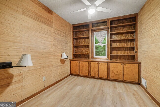 Building Photo - 500 Hickory Hills Trail