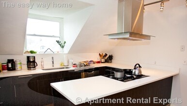 Building Photo - 5 Munroe St