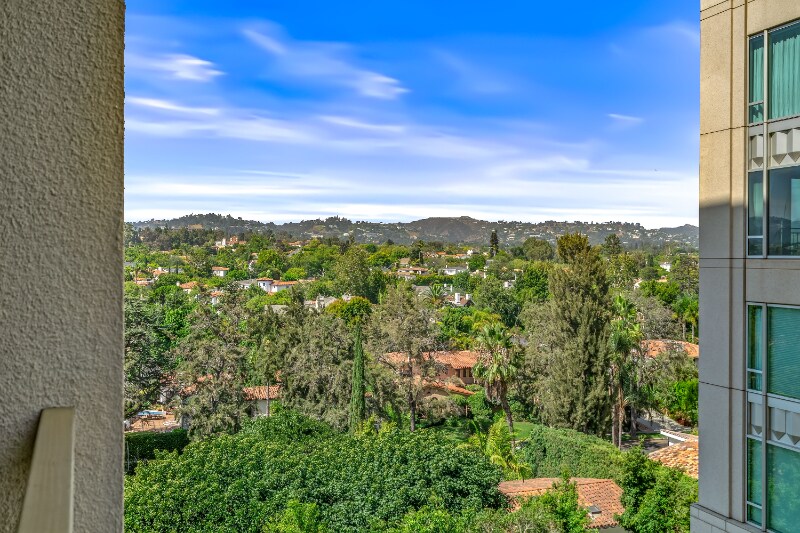 Building Photo - 10747 Wilshire Blvd