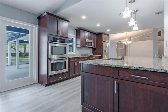Building Photo - 2038 Crowley Cir W