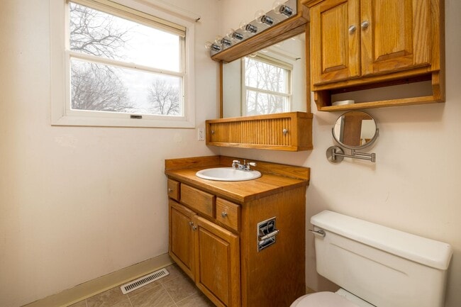 Building Photo - Large updated 4 bedroom 3 bath home in Laurel