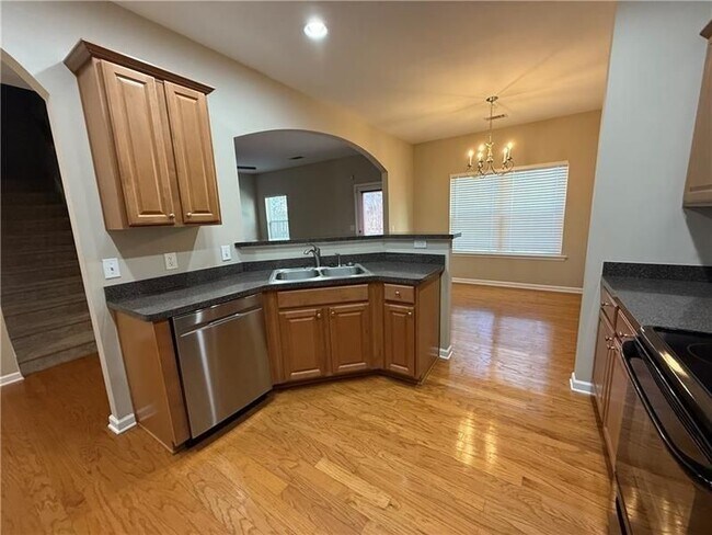 Building Photo - 314 Pin Oak Ave