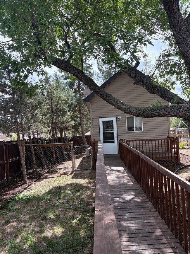 Building Photo - 1208 Sycamore Dr