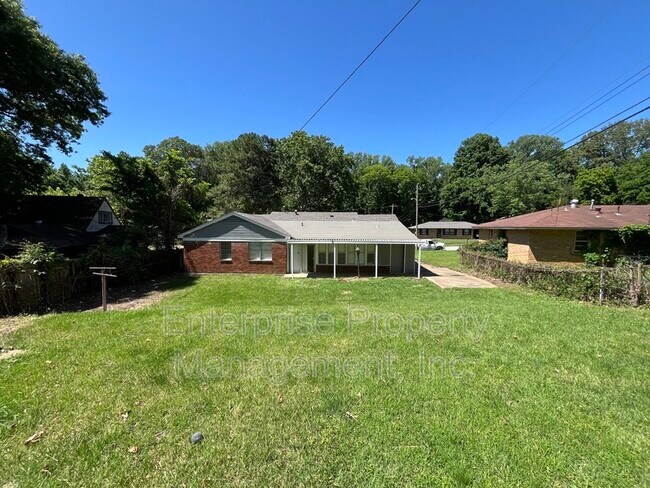 Building Photo - 1343 Dove St