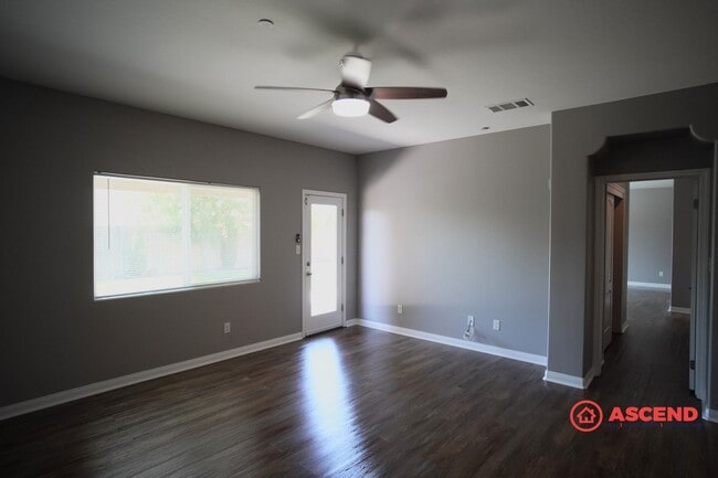 Building Photo - Beautiful 4 Bedroom SW Home Close to Freeway!