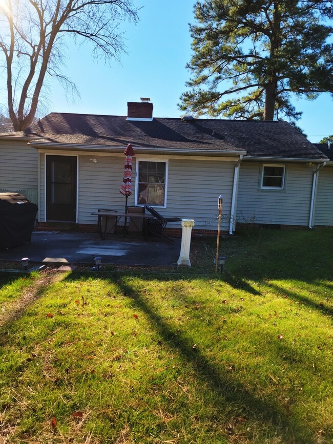 Building Photo - 505 Monticello Ave