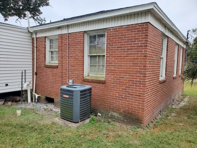 All Brick - 905 Ethan Allen St