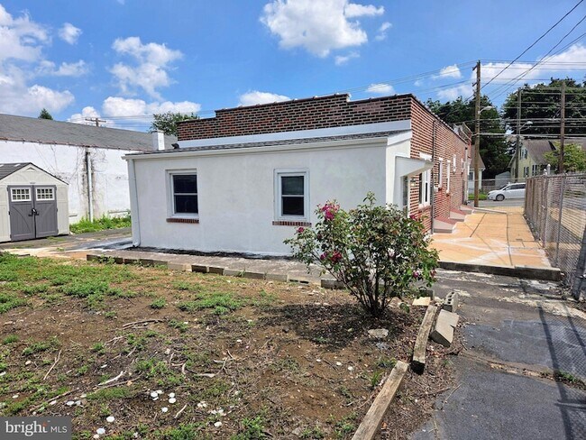 Building Photo - 1125 Prospect St