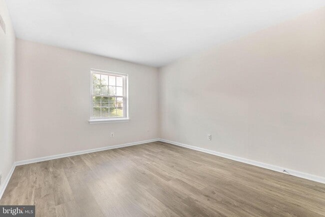 Building Photo - 303 Kidwelly Ct