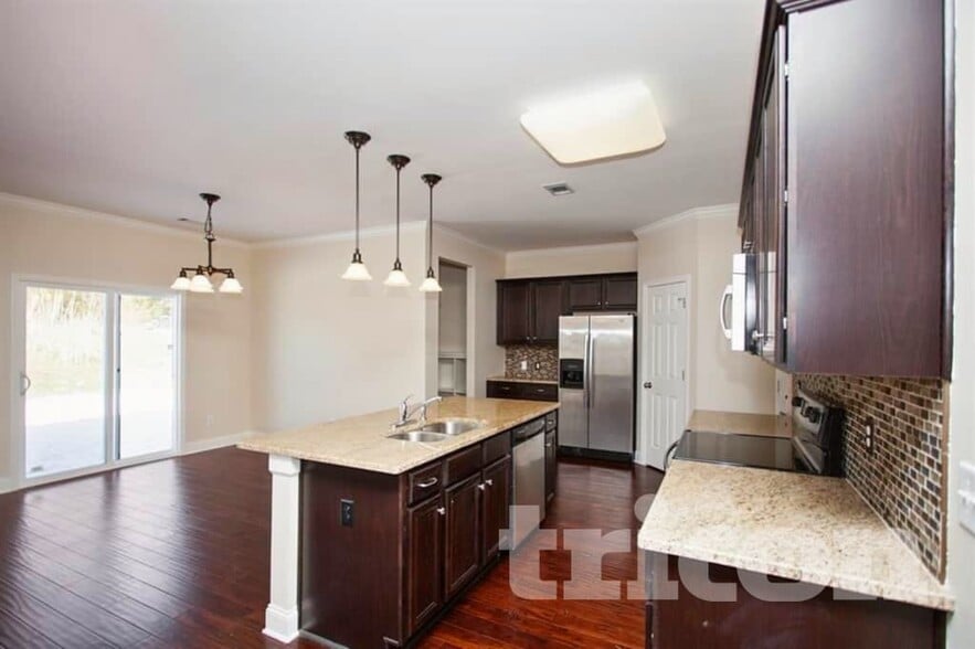 Building Photo - 1716 Hartford Ln