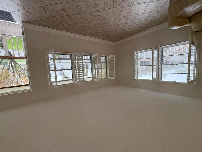 Building Photo - 48 Bedford B