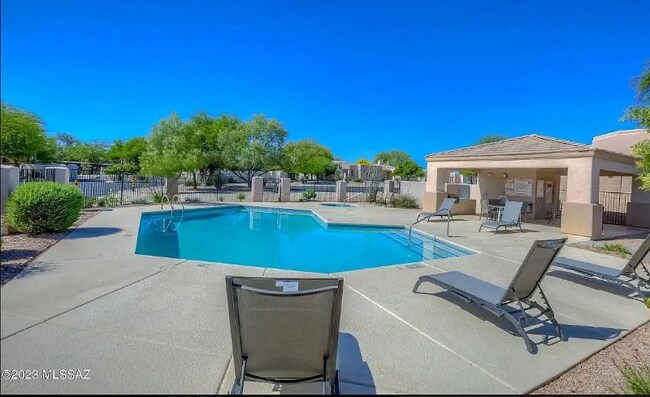Building Photo - 2742 N Ave Valiente