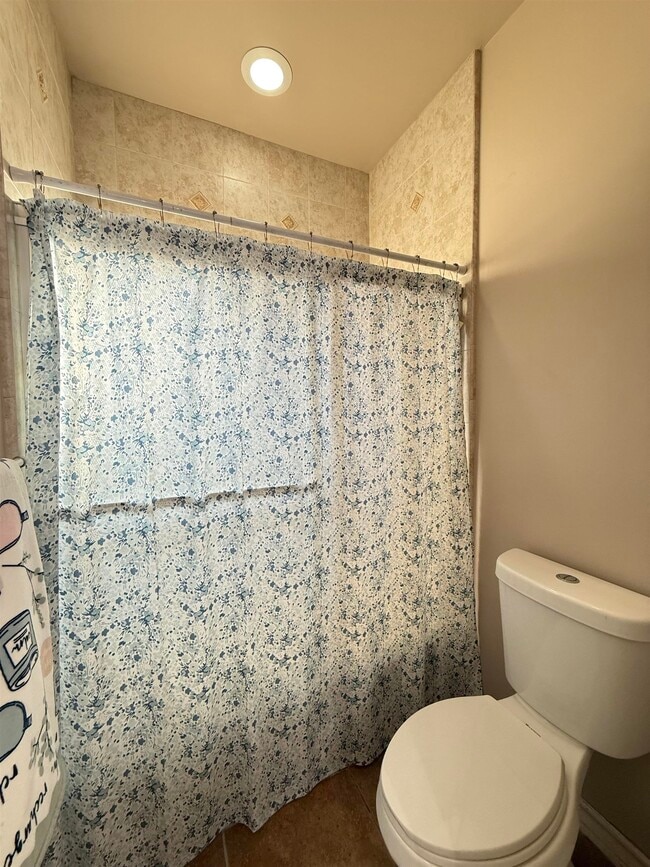 Building Photo - 3811 Sandcliff Dr