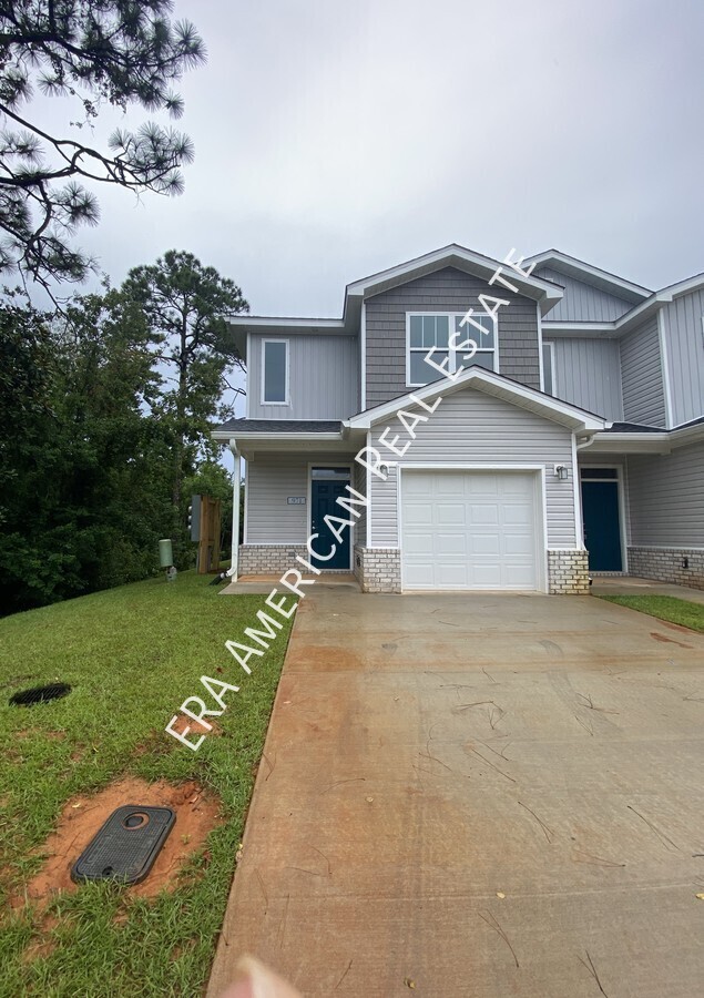 Building Photo - Townhomes 2 miles from Hurlburt Field AFB