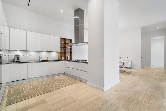 Building Photo - 4701 Meridian Ave