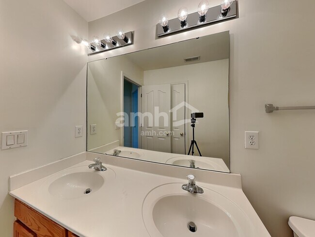 Building Photo - 2005 Brook Valley Run