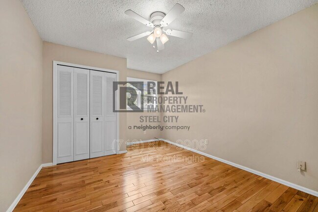 Building Photo - 12 Chicory Ct