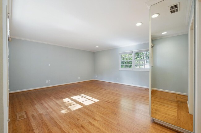 Building Photo - Charming 3-Bedroom Home with Office in desirable Old Palo Alto neighborhood with AC