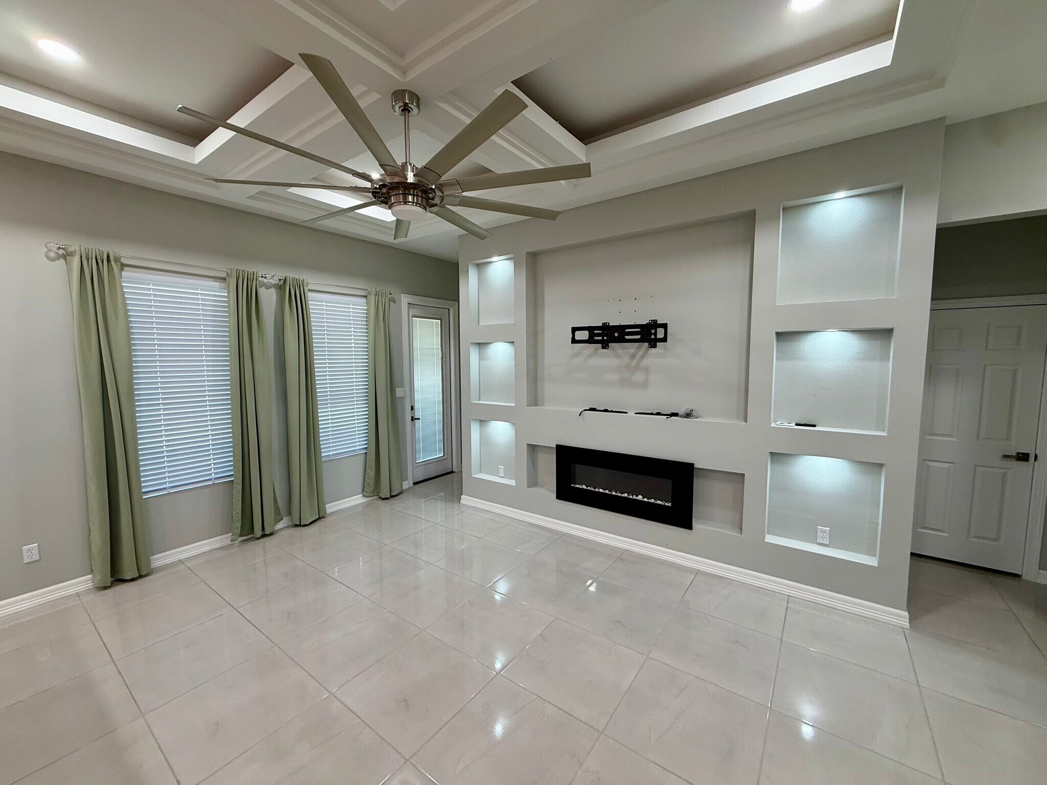 Building Photo - 315 Brooks Cir S