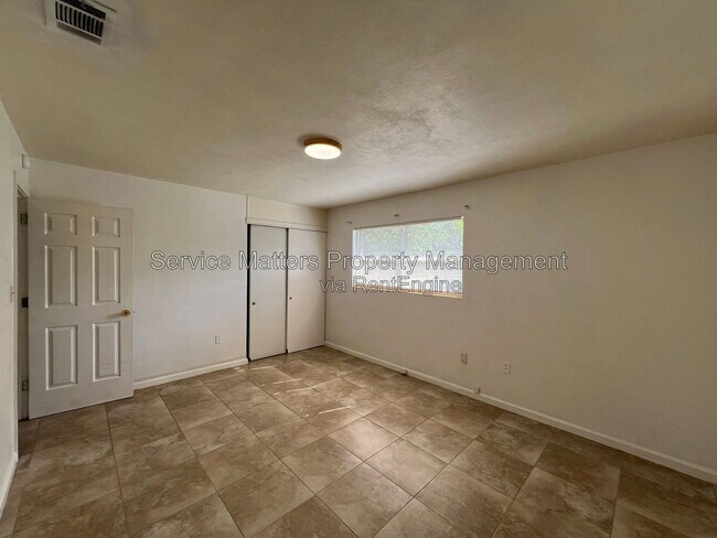 Building Photo - 121 Berkley Dr