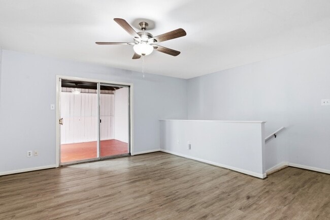 Building Photo - 2744 Briarhurst Dr