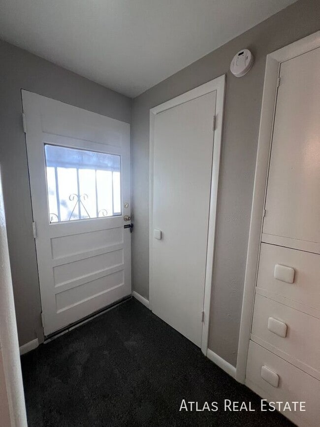 Building Photo - 839 E San Miguel St