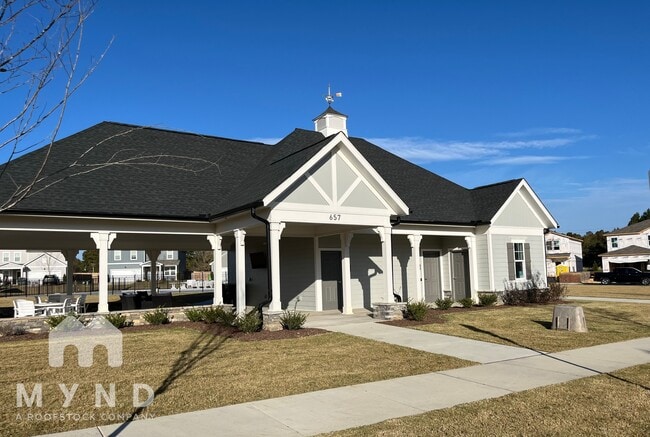 Building Photo - 807 McKenzie Pk Ter